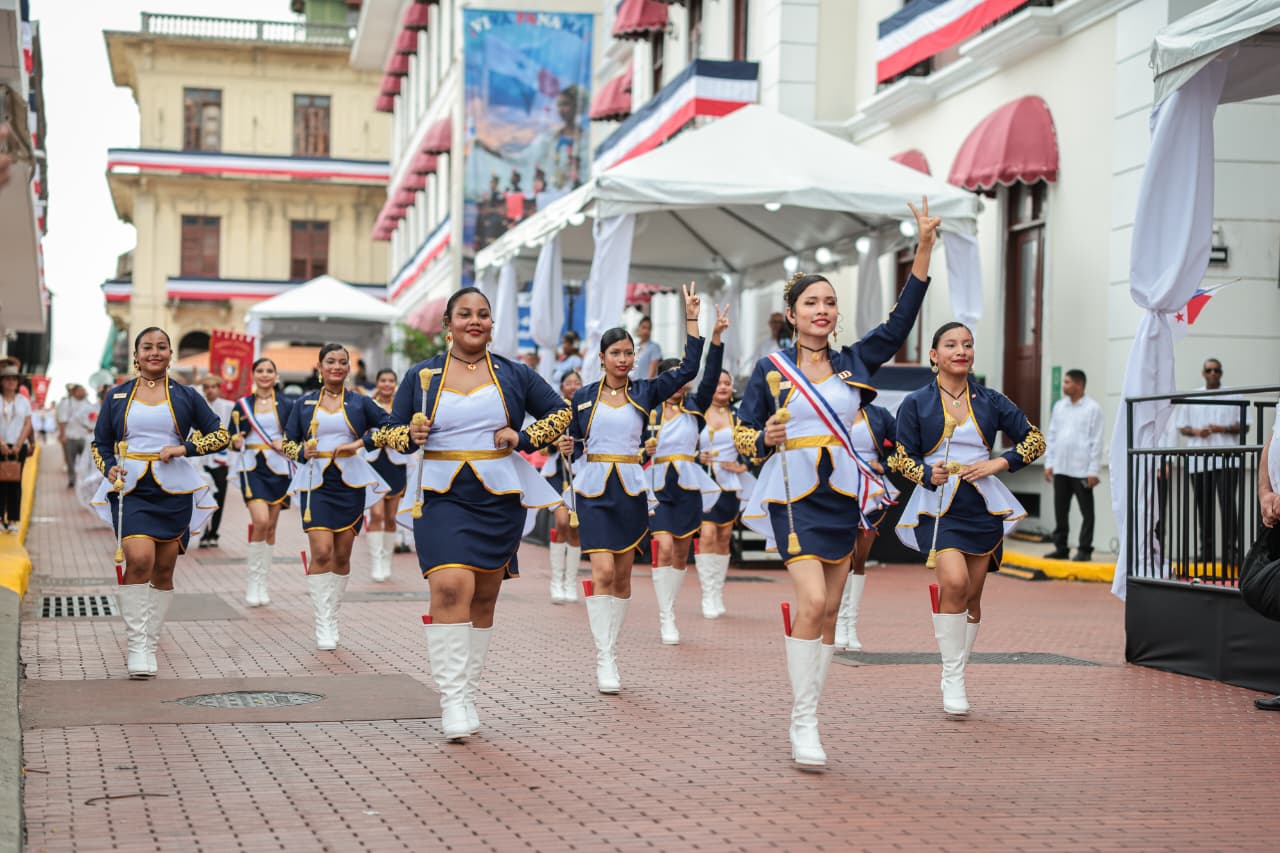 ADMINISTRADORA GENERAL PARTICIPA DE ACTOS CIVICOS